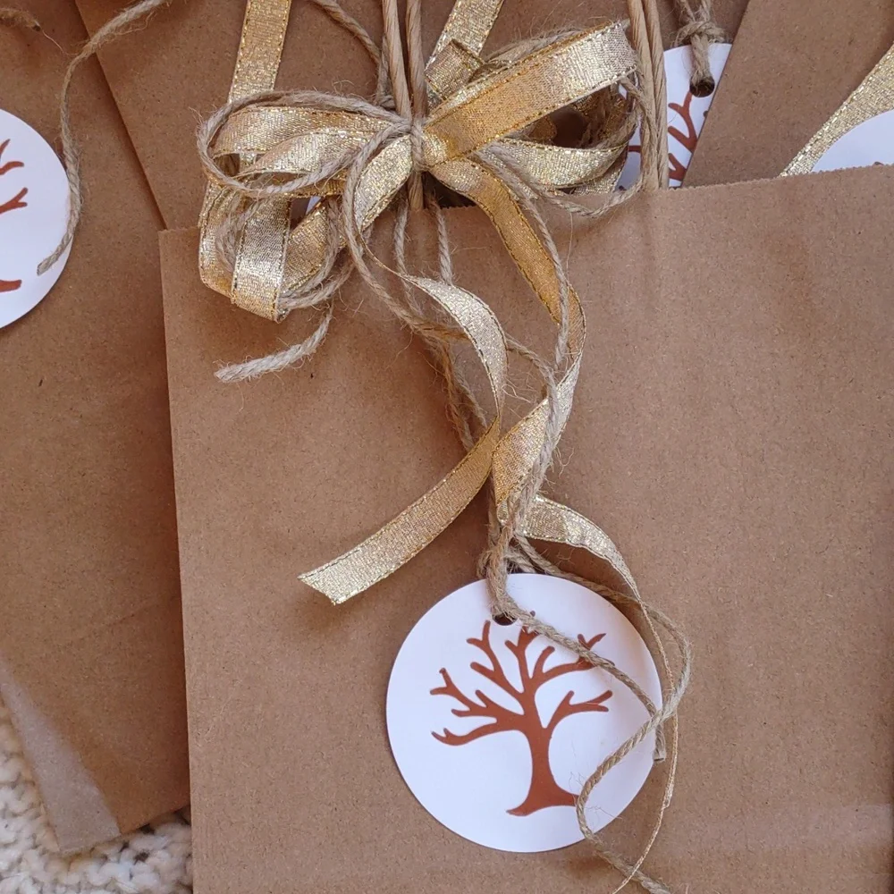 8 Elegant gift bags With Handmade tags